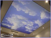 Sufit napinany z nadrukiem - zdjęciem chmurki na suficie