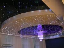 żyrandol światłowodowy w sali weselnej