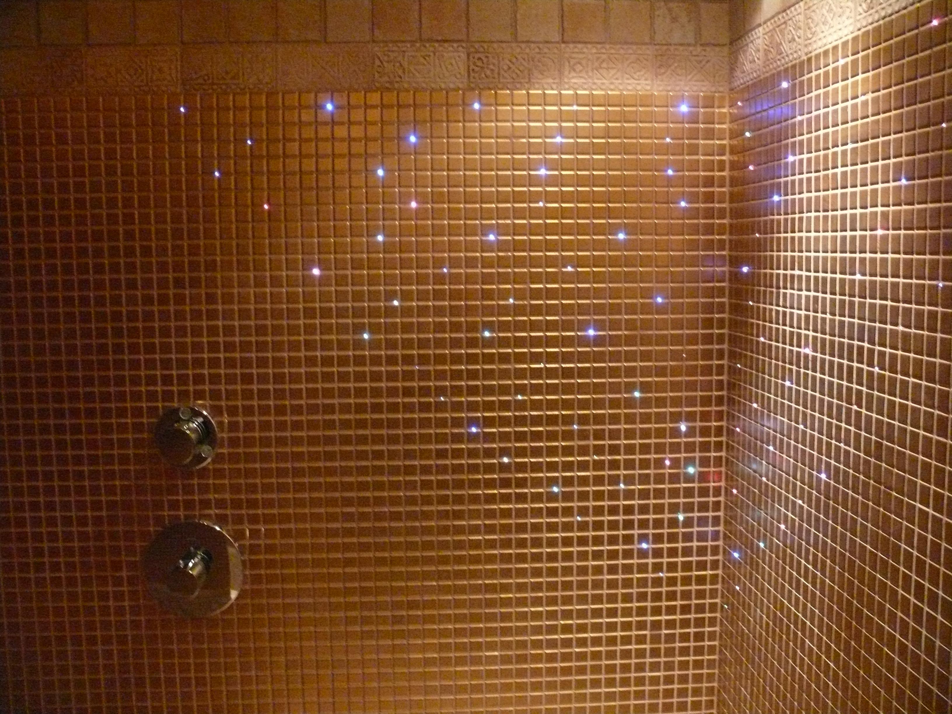 oświetlenie łazienki aranżacja wnętrza łazienki z prysznicem