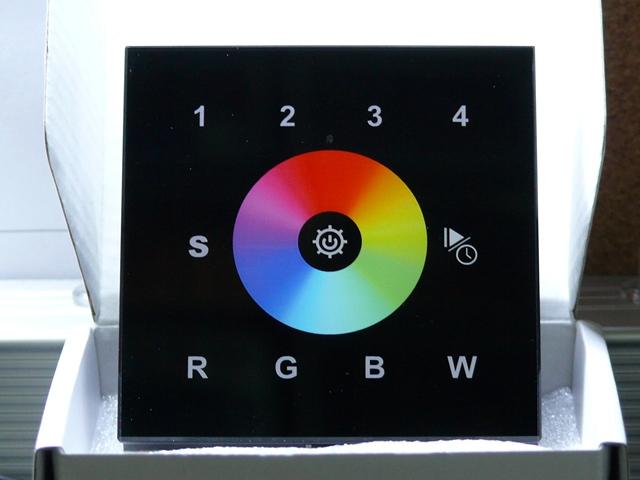 Sterownik RGB inteligentny panel naścienny przykład sterownika
