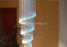 Lampy LED na korytarzu